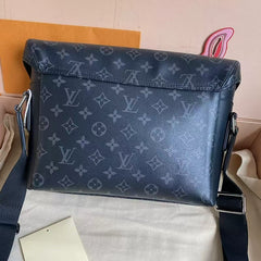 Fashionable and Trendy Luxury Messenger Bag