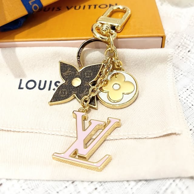 V key chain-713