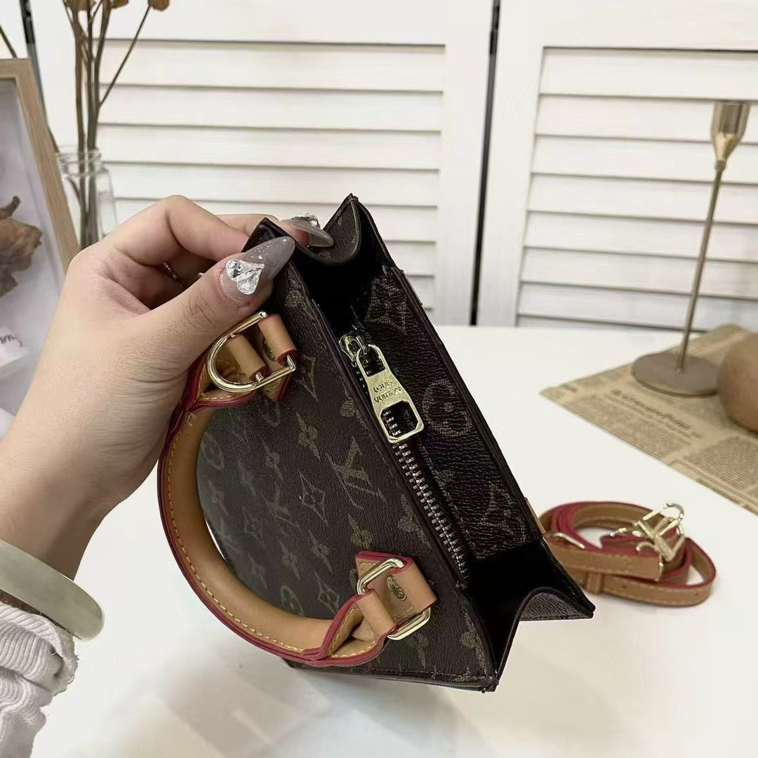 V key chain-713